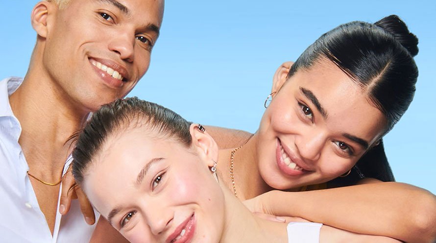 שגרת טיפוח לעור עם נטייה לאקנה קל