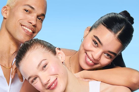 שגרת טיפוח לעור עם נטייה לאקנה קל