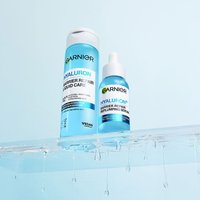 שגרת טיפוח, מי לחות לפנים עם חומצה היאלורונית וסרום אלוורה.