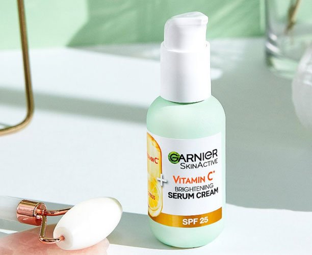 קרם סרום SPF25 ויטמין C